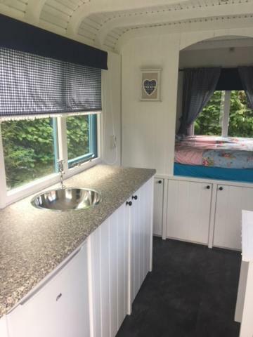 Shepherds Hut Oostvoorne Exterior foto