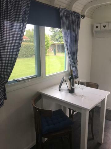 Shepherds Hut Oostvoorne Exterior foto